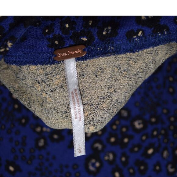 Free People We The Free Blue Floral Drape Front Long Sleeve Top Womens L - Picture 3 of 3